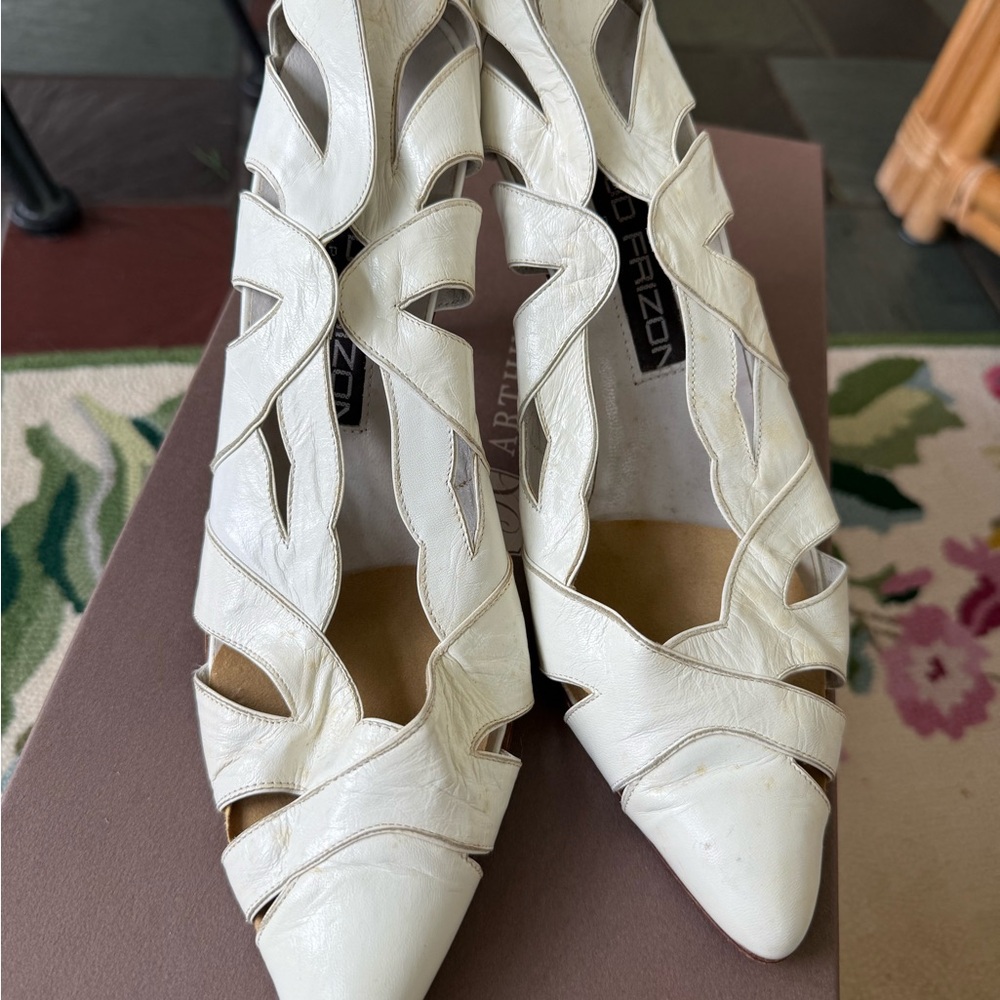 VINTAGE MAUD FRIZON White Heels with Intricate Woven Design